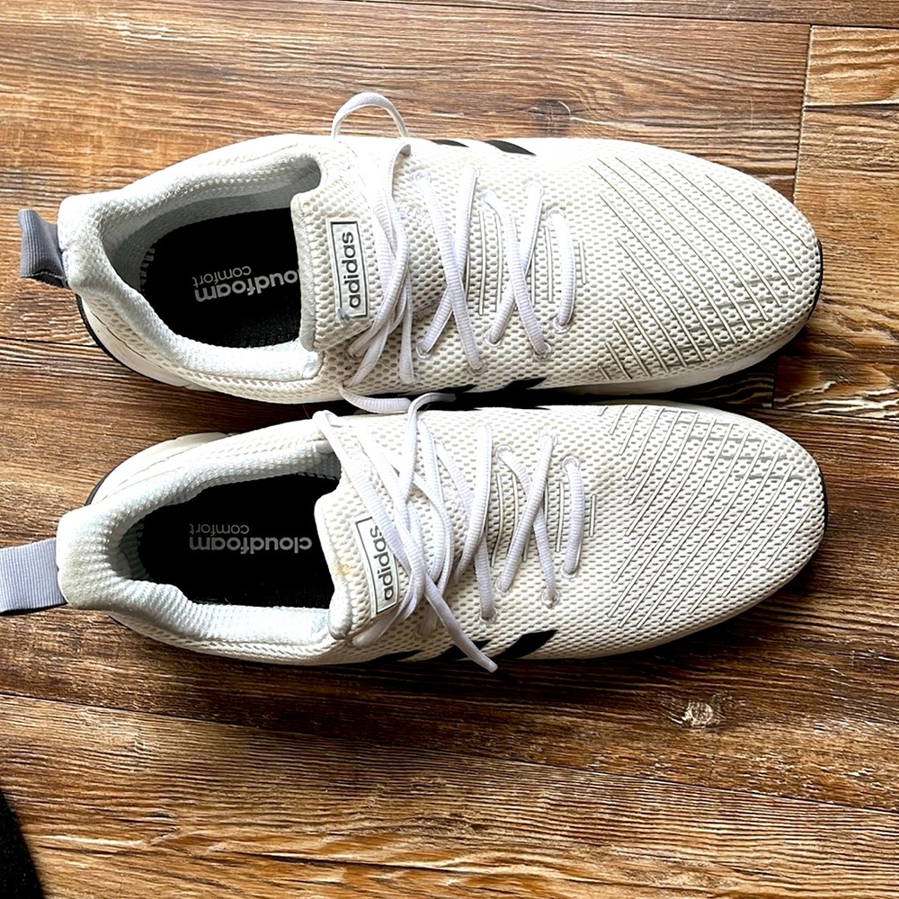 Men’s Adidas Cloudfoam Comfort Running Sneakers.
